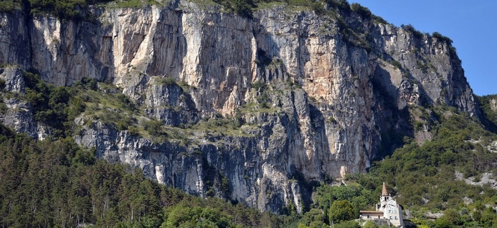 Frana a Mori, una rete è collassata